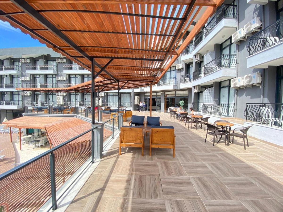 Clover Magic Park Side Hotel Exterior photo
