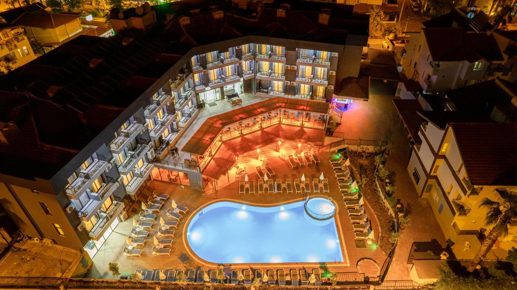Clover Magic Park Side Hotel Exterior photo