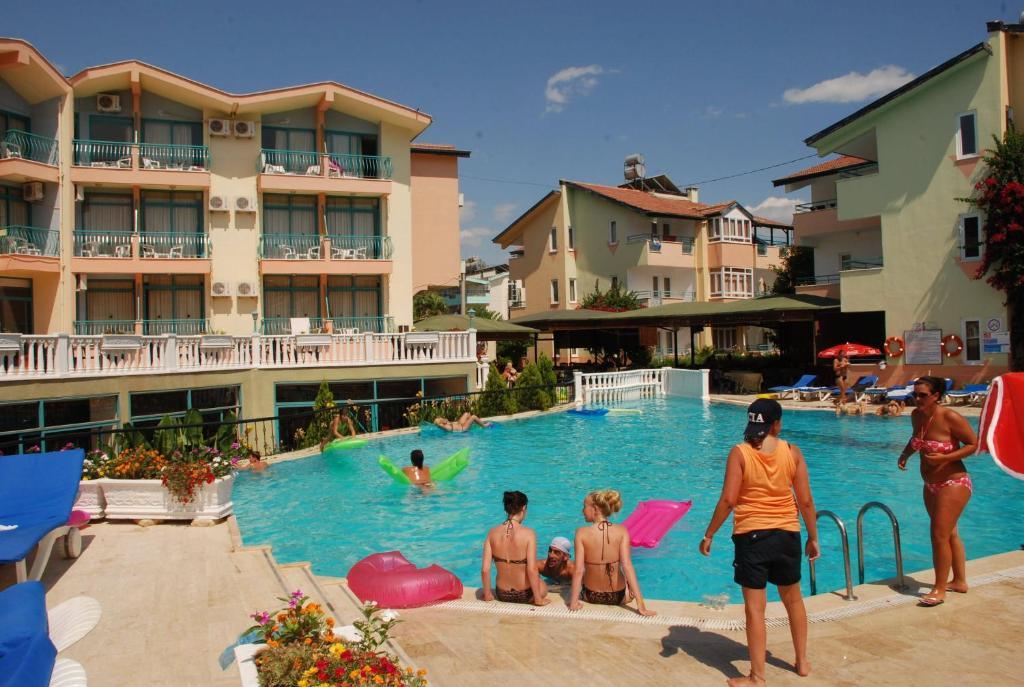 Clover Magic Park Side Hotel Exterior photo
