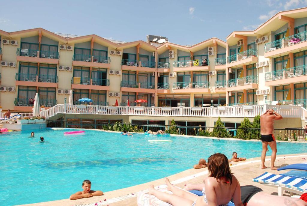 Clover Magic Park Side Hotel Exterior photo