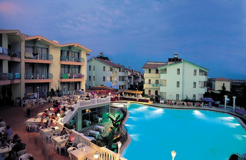 Clover Magic Park Side Hotel Exterior photo